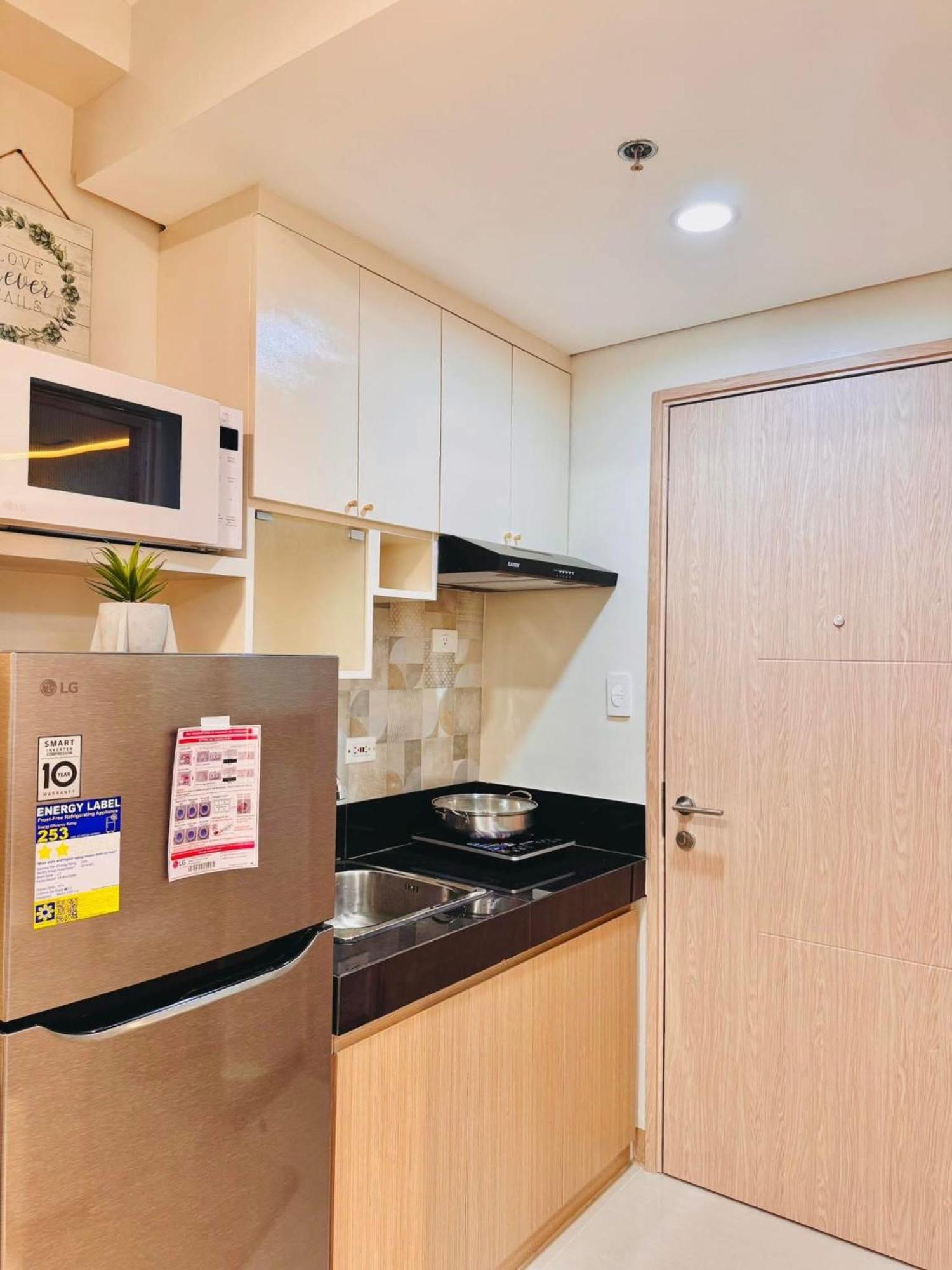 Rj Elite Escape 2Br Condo W Balcony Near Sm Iloilo Exterior photo