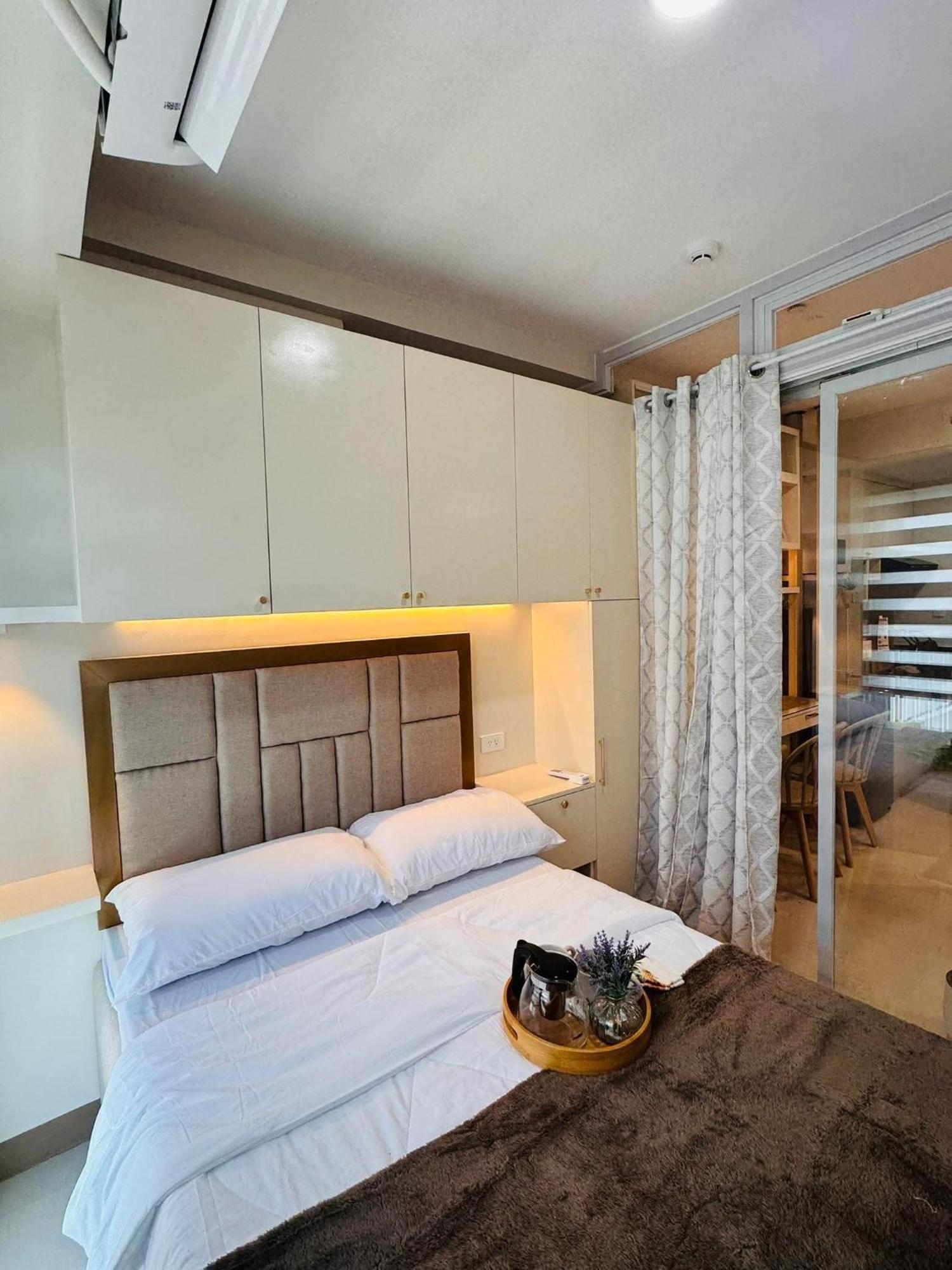 Rj Elite Escape 2Br Condo W Balcony Near Sm Iloilo Exterior photo